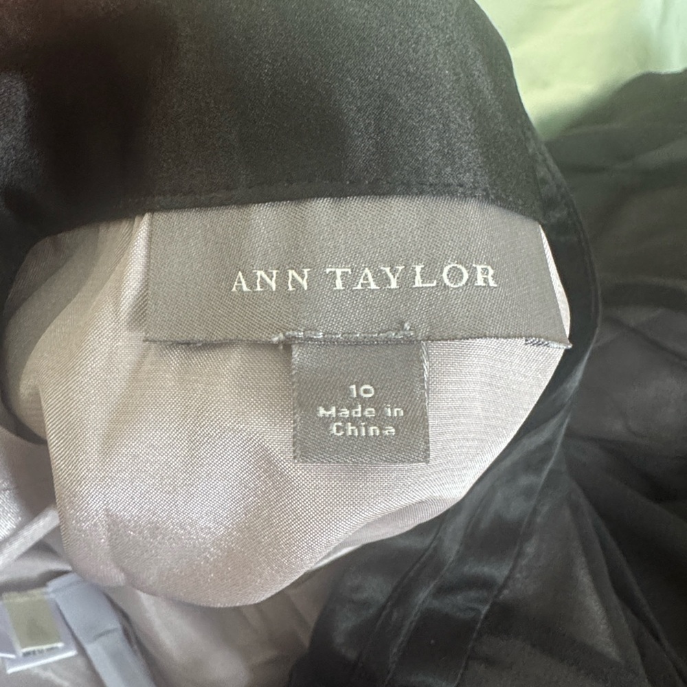 Ann Taylor Black and Gray Skirt